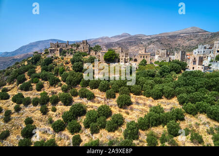 La vue aérienne de l'impressionnant Vathia village traditionnel de Mani avec la caractéristique tour abrite. Laconie Péloponnèse Banque D'Images