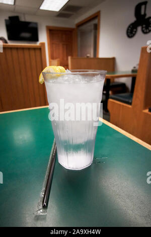 Verre d'eau glacé servi dans un restaurant en Floride usa Banque D'Images