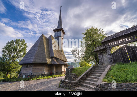 Église principale en bois de monastère à Barsana, village situé dans le comté de Maramures Roumanie Banque D'Images