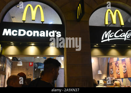 Barcelone, Espagne. 16 Nov, 2019. McDonald's restaurant vu à Barcelone. Crédit : John Milner SOPA/Images/ZUMA/Alamy Fil Live News Banque D'Images