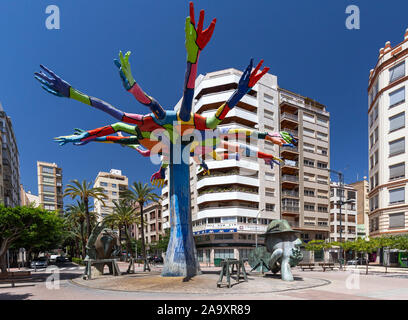 Sculptures de Ripolles à Huerto Sogueros square, Castellon de la Plana, Espagne - 2019.08.10. Plus grande sculpture de l'artiste régional Ripolles qui sont m Banque D'Images