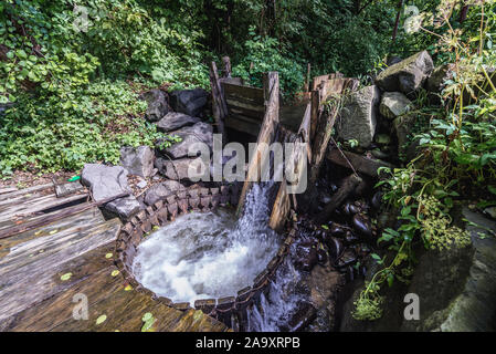 Valtoare naturel traditionnel lave-linge situé dans le village de Sapanta Maramures Comté de Roumanie Banque D'Images