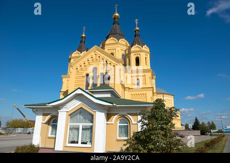 NIZHNY NOVGOROD, RUSSIE - Septembre 28, 2019 - Vue de la Cathédrale du Saint Alexandre Nevski Prince béni, dans le matin d'automne Banque D'Images