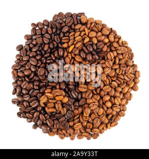 Deux sortes de grains de café en forme de yin et yang sign Banque D'Images