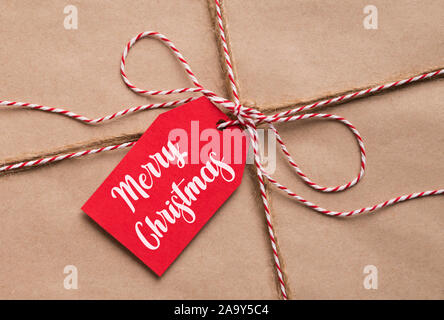 Label rouge blanc avec texte créatif cadeau du Nouvel An Banque D'Images