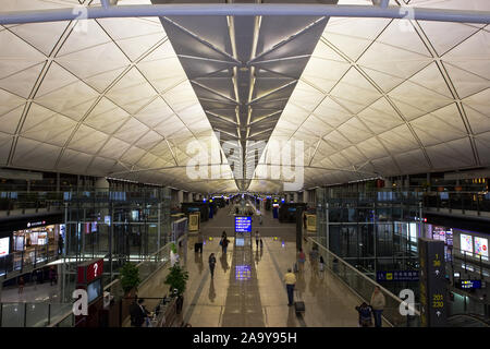 Zone de départ de l'aéroport de Hong Kong et des portes Banque D'Images