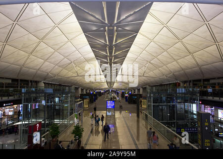 Zone de départ de l'aéroport de Hong Kong et des portes Banque D'Images