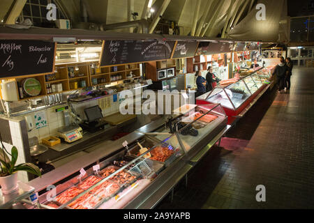 Poissons et fruits de mer gourmets vu du marché aux poissons hall.Feskekorka est un marché de fruits de mer dans le centre de Göteborg. Bâtiment néo-gothique du poisson est l'une des principales attractions touristiques de la ville. Banque D'Images