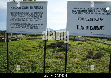 11 juin 2006. L'environnement et l'état de l'ancienne tombe 'Tuan Di Kandang' ont été détruits après le tremblement de terre et le tsunami de 2004 dans l'océan Indien. Banque D'Images