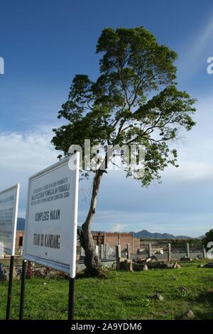 11 juin 2006. L'environnement et l'état de l'ancienne tombe 'Tuan Di Kandang' ont été détruits après le tremblement de terre et le tsunami de 2004 dans l'océan Indien. Banque D'Images