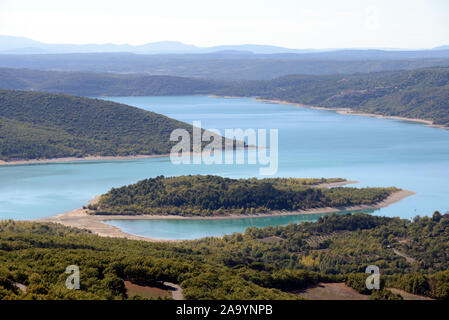 Vue aérienne, High Angle View ou vue panoramique sur Lac de Sainte-Croix ou le Lac de Sainte-Croix Var Provence France Banque D'Images