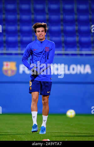 Barcelone - NOV 17 : Riqui Puig joue à la Deuxième Division B match entre FC Barcelona B ET UE Cornella au stade de Johan Cruyff, le 17 novembre Banque D'Images