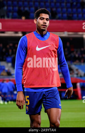 Barcelone - NOV 17 : Ronald Araujo joue à la Deuxième Division B match entre FC Barcelona B ET UE Cornella au stade de Johan Cruyff en Novembre Banque D'Images