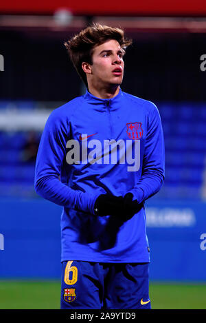 Barcelone - NOV 17 : Riqui Puig joue à la Deuxième Division B match entre FC Barcelona B ET UE Cornella au stade de Johan Cruyff, le 17 novembre Banque D'Images