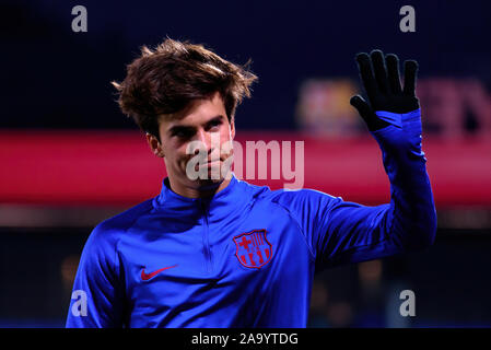 Barcelone - NOV 17 : Riqui Puig joue à la Deuxième Division B match entre FC Barcelona B ET UE Cornella au stade de Johan Cruyff, le 17 novembre Banque D'Images