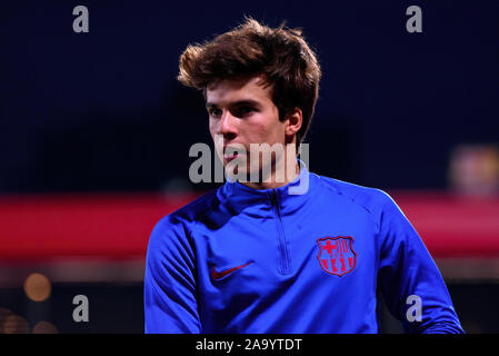 Barcelone - NOV 17 : Riqui Puig joue à la Deuxième Division B match entre FC Barcelona B ET UE Cornella au stade de Johan Cruyff, le 17 novembre Banque D'Images