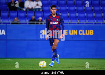 Barcelone - NOV 17 : Ronald Araujo joue à la Deuxième Division B match entre FC Barcelona B ET UE Cornella au stade de Johan Cruyff en Novembre Banque D'Images