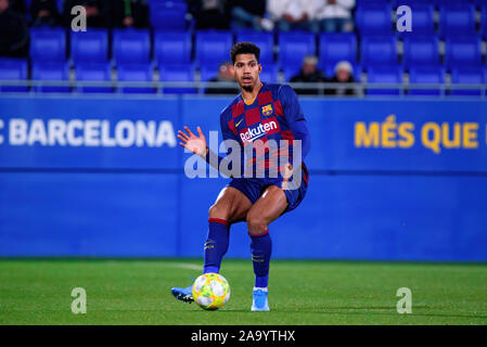 Barcelone - NOV 17 : Ronald Araujo joue à la Deuxième Division B match entre FC Barcelona B ET UE Cornella au stade de Johan Cruyff en Novembre Banque D'Images