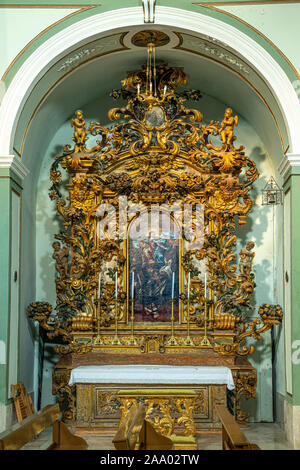 Autel dédié à la Madonna del Rosario dans l'église mère de San Marco, Agnone, molise, italie Banque D'Images