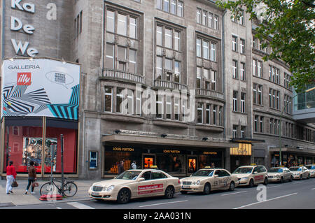 Grand magasin KaDeWe, Wittenbergplatz, l'ouest de Berlin, Allemagne. Kaufhaus des Westens, Berlin, Allemagne Banque D'Images