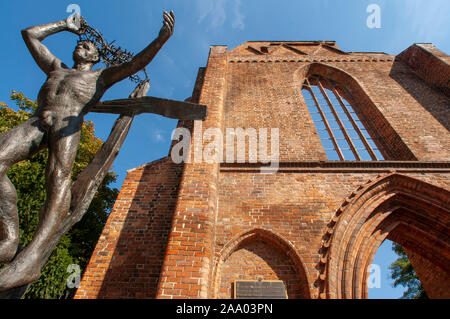 Franziskaner Klosterkirche couvent franciscain (église) ruine, Berlin, Allemagne. Dans l'ouest de Berlin, près de la gare Bahnhof Zoo, est le célèbre mémorial Kaiser Wihelm Ch Banque D'Images