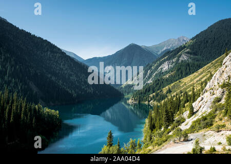 Le parc national des Lacs Kolsay, dans Kungoy Ala vont de la plus grande plage de Tian Shan Banque D'Images