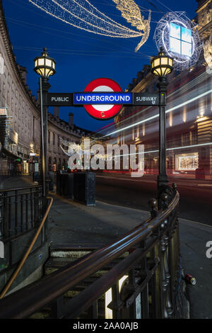 Autour de Piccadilly Circus et Regent Street à Londres à Noël. Banque D'Images