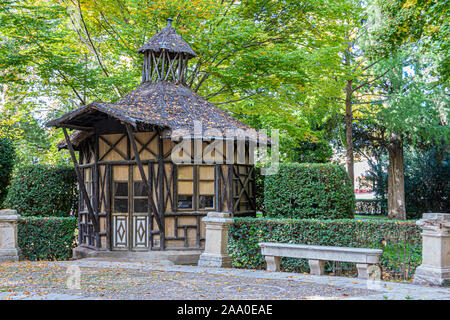 Vieille place à l'entrée des jardins d'Aranjuez Madrid Espagne. Banque D'Images