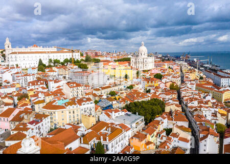 La colline d'Alfama Lisbonne - vue aérienne du Commerce Place appelée Praca do Comercio Banque D'Images