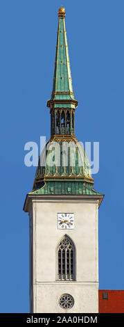 Vue du haut de la cathédrale Saint-Martin, Bratislava, Slovaquie. Cathédrale gothique à trois nefs est construit sur l'emplacement d'une ancienne église romane, Banque D'Images