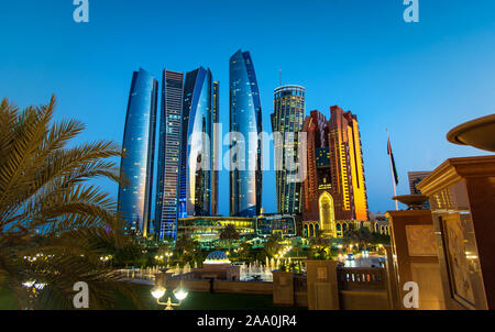 Abu Dhabi, Emirats Arabes Unis - 1 novembre, 2019 : Etihad towers gratte-ciel au centre-ville d'Abu Dhabi dans les ÉMIRATS ARABES UNIS Banque D'Images