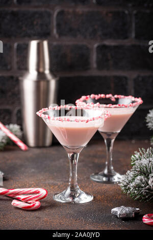 Peppermint rose Candy Cane martini avec rim Banque D'Images