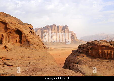 Jabal al Qattar, zone protégée de Wadi Rum, Aqaba, Jordanie Gouvernorat, Moyen-Orient Banque D'Images