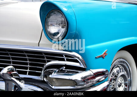 Vintage restauré, classic et muscle cars sur l'affichage à une automobile show à Punta Gorda, Floride Banque D'Images