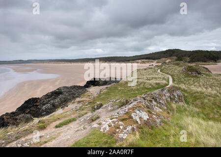 Sur le chemin menant à l'île Llanddwyn Newborough Warren, Anglesey, au nord du Pays de Galles Banque D'Images