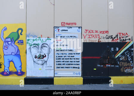 *** Strictement AUCUNE VENTES À DES MÉDIAS OU DES ÉDITEURS FRANÇAIS *** 17 novembre 2019 - Beyrouth, Liban : un mur qui a été couvert par le graffiti et l'humour. Banque D'Images