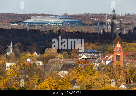 Vue depuis Essen à Gelsenkirchen, avant gauche la Mosquée Fatih et droit le Miner's cathédrale, église protestante dans le marché d'Essen-Katernberg, ba Banque D'Images