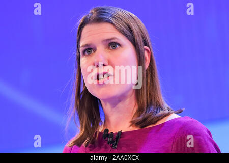 Hôtel Intercontinental, Greenwich. Londres, Royaume-Uni. 18 Nov, 2019. Chef du Parti libéral-démocrate, Jo Swinson fait un discours pour les chefs d'entreprises lors de l'Assemblée CBI (Confederation of British Industry) conférence à l'Hôtel Intercontinental, Greenwich, Londres. Tous les chefs de partis politiques sont le tangage leur politique commerciale, à la communauté d'affaires de la Grande-Bretagne à la conférence en tant qu'électeurs vont aux urnes le 12 décembre dans un 'winter' élection générale. Credit : Dinendra Haria/Alamy Live News Crédit : Dinendra Haria/Alamy Live News Banque D'Images