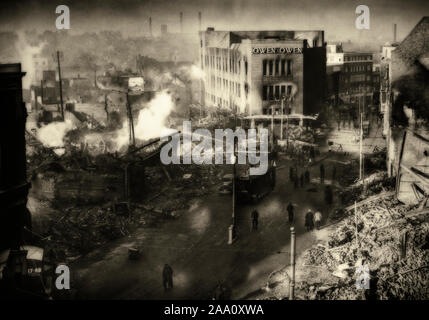 Le centre de Coventry à la suite de l'éclair allemande, une série de bombardements qui ont eu lieu sur la ville anglaise de Coventry. La ville a été bombardée à plusieurs reprises au cours de la Seconde Guerre mondiale par l'Armée de l'air allemande (Luftwaffe). Les plus dévastatrices de ces attaques s'est produite dans la soirée du 14 novembre 1940 et se sont poursuivies dans la matinée du 15 novembre. Banque D'Images