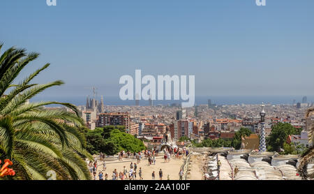 Barcelone, Espagne - 19 juil 2018 : vue panoramique de guel Park et Barcelone. Banque D'Images