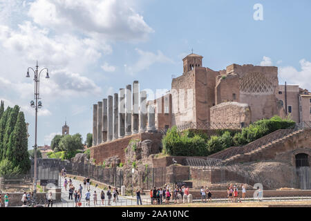 ROME, ITALIE - 14 juillet : Temple de Vénus et Rome le 14 juillet 2019. Le Temple de Vénus et de Roms ont été le plus grand temple de la Rome antique. Il a été de Banque D'Images