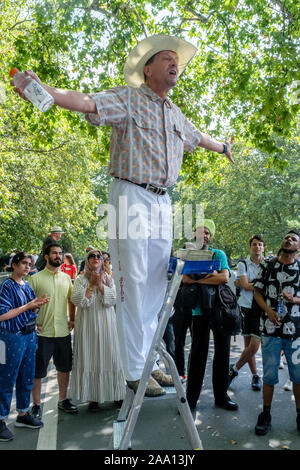Cuisine américaine, évangéliste prêche religieux chrétiens au Speakers' Corner, Hyde Park, London, UK Banque D'Images