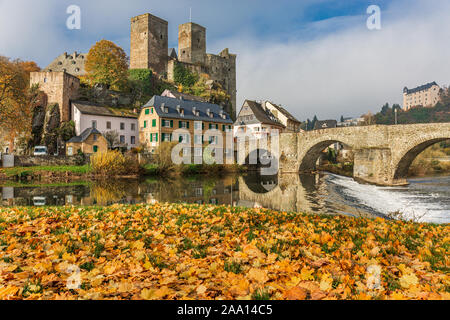 Château de Runkel au-dessus de la rivière Lahn à Runkel, ville du quartier Limbourg-Weilburg à Hesse, Allemagne, Europe Banque D'Images