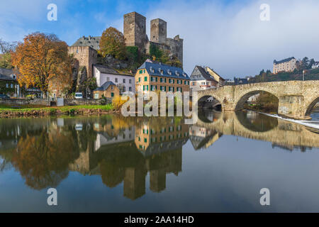 Château de Runkel au-dessus de la rivière Lahn à Runkel, ville du quartier Limbourg-Weilburg à Hesse, Allemagne, Europe Banque D'Images