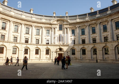 Londres, Angleterre - le 21 octobre 2019 : l'immeuble de bureaux du HM Treasury ouvert au public pour la journée portes ouvertes annuelle. Banque D'Images