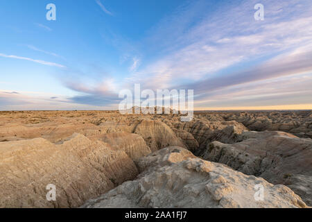 Le coucher du soleil, la vallée de la Rivière Blanche négliger., Badlands National Park (Dakota du Sud, USA, par Dominique Braud/Dembinsky Assoc Photo Banque D'Images