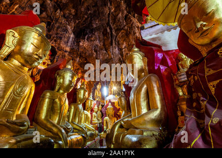 Les grottes de Pindaya (pagode Shwe Oo Min) Pindaya, l'État de Shan, Myanmar. Banque D'Images