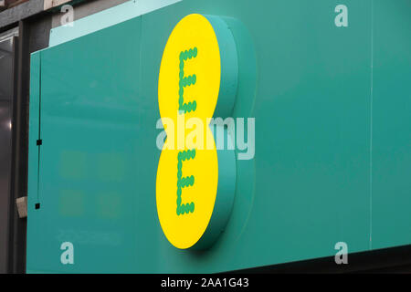 Téléphone EE shop enseigne à Dorchester, dans le Dorset, UK. Crédit photo : Graham Hunt/Alamy Banque D'Images