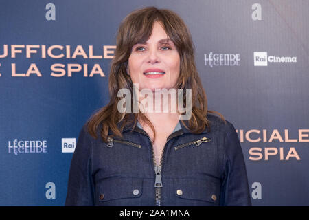 Roma, Italie. 18 Nov, 2019. Emmanuelle Seigner Photocall au Théâtre Eliseo de Rome dans le film réalisé par Roman Polanski 'L'Ufficiale e la SPIA" (titre original : 'J'Accuse') (photo de Matteo Nardone/Pacific Press) Credit : Pacific Press Agency/Alamy Live News Banque D'Images