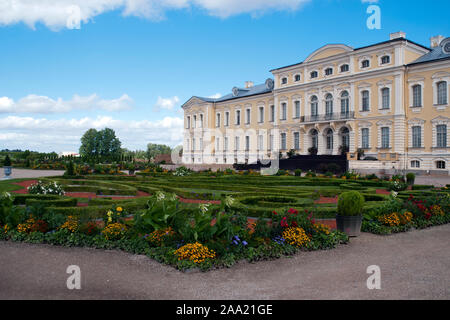 Pilsrundale Lettonie, vue sur les jardins et le palais de Rundale Banque D'Images